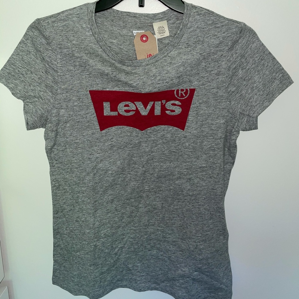 Levi’s logo tee